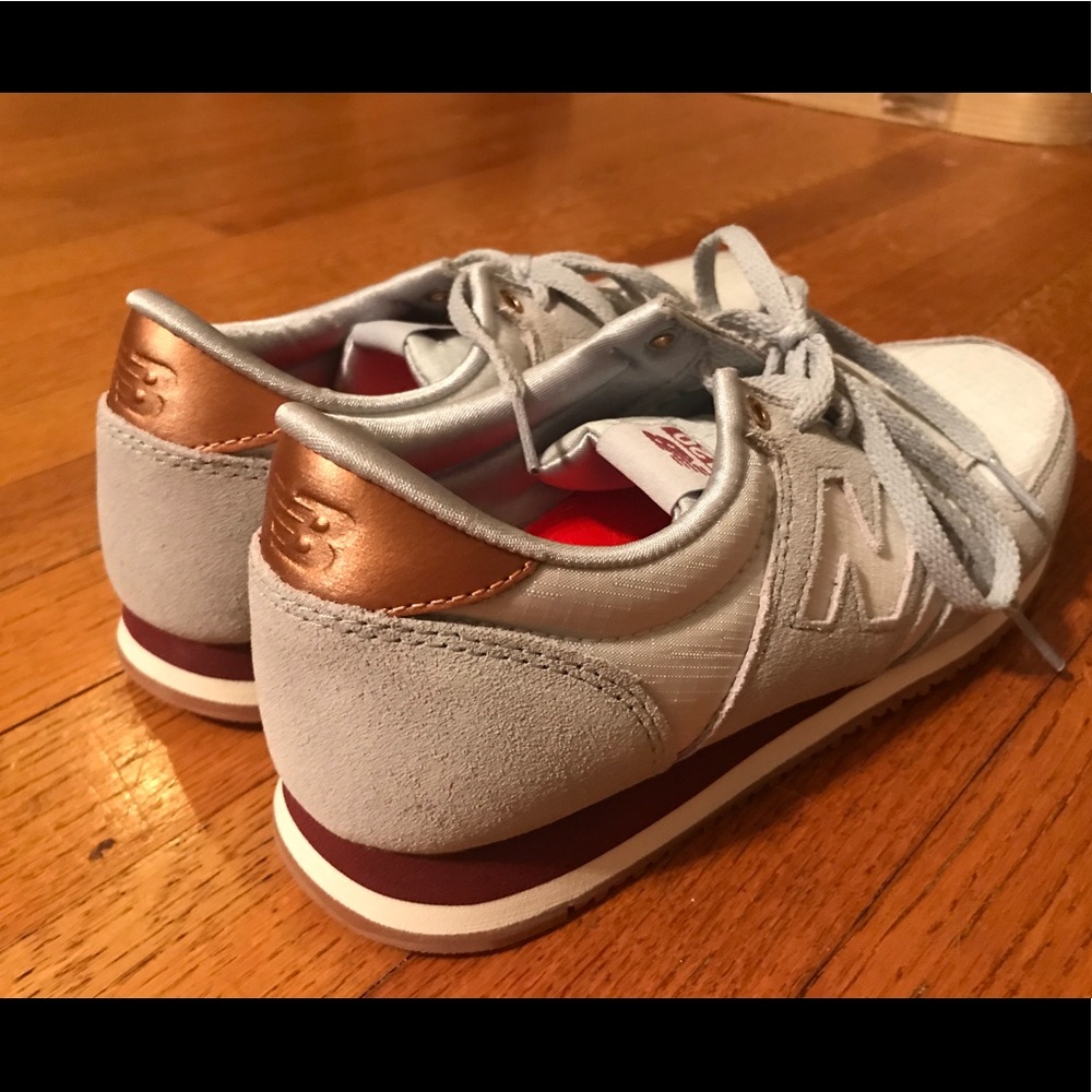 New Balance 420 Sneakers NIB